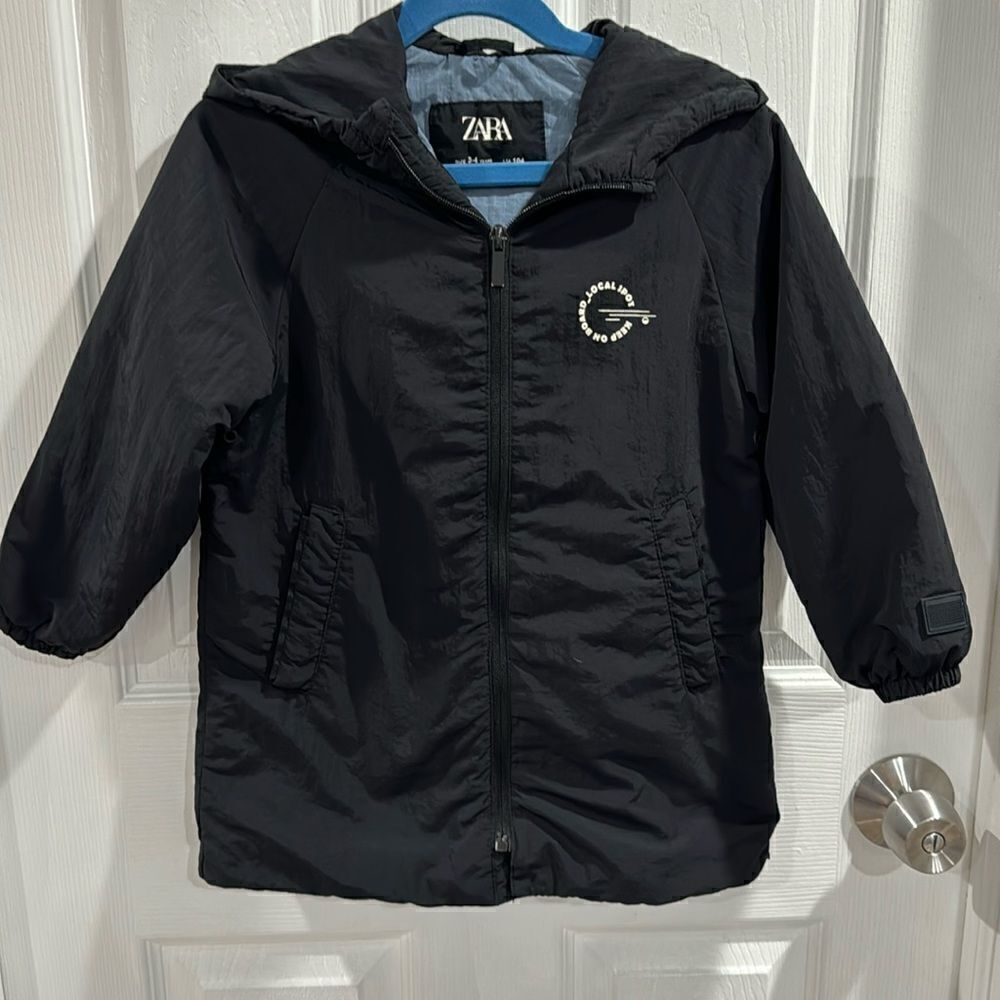 ZARA NYLON HOODED JACKET  3-4 YEARS OLD.
